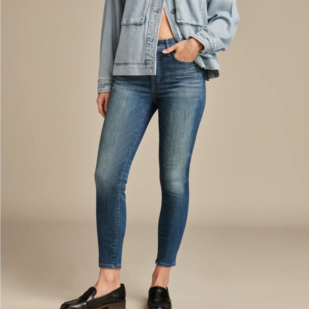 Women’s size 29 Lucky Brand Skinny Jeans
